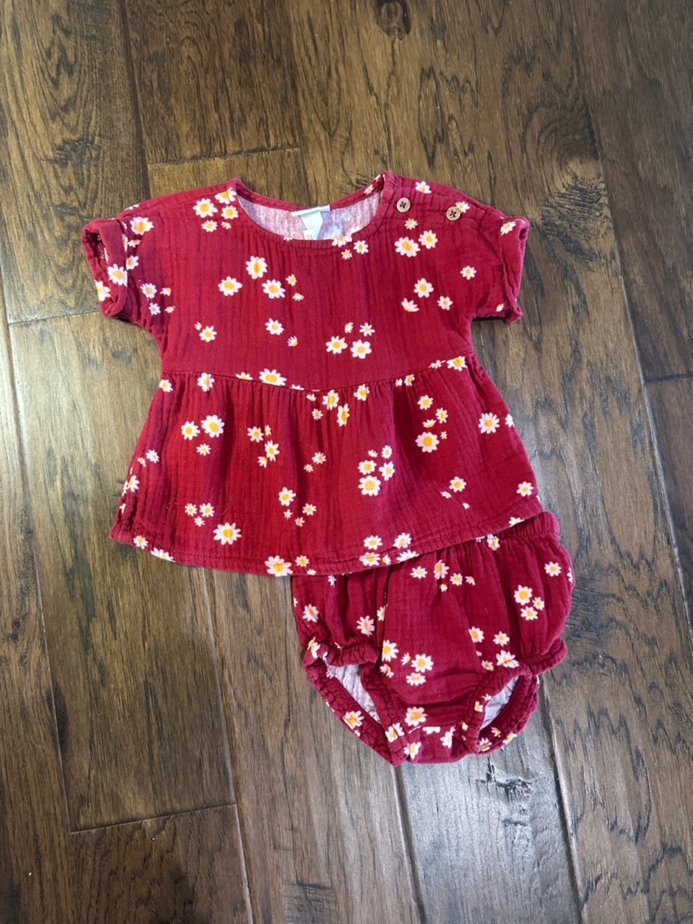 Cat & Jack Red Daisy Matching Top and Bloomers